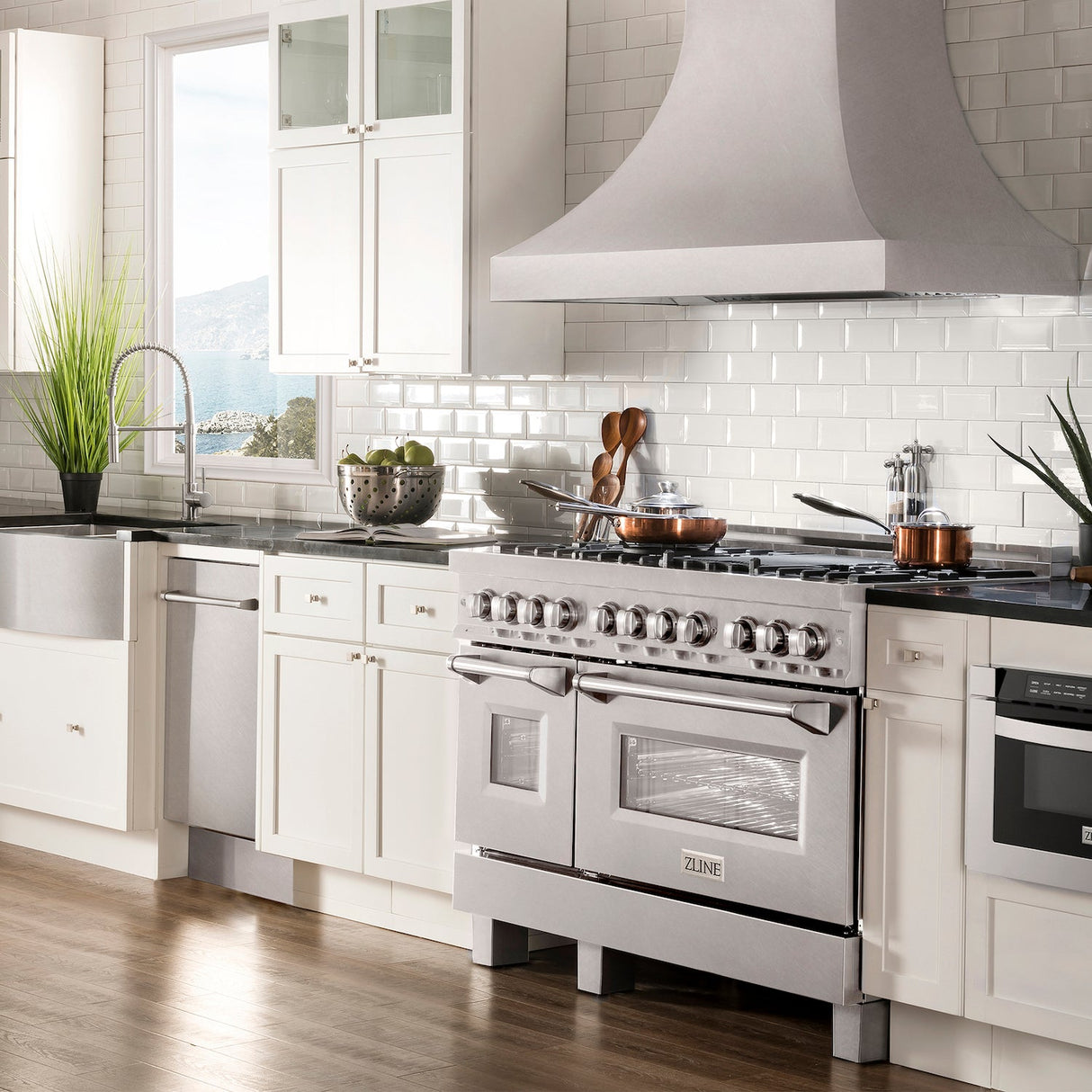 ZLINE 18 in. Compact Top Control Dishwasher with Fingerprint Resistant Panel and Traditional Handle, 52dBa (DW-SN-H-18)