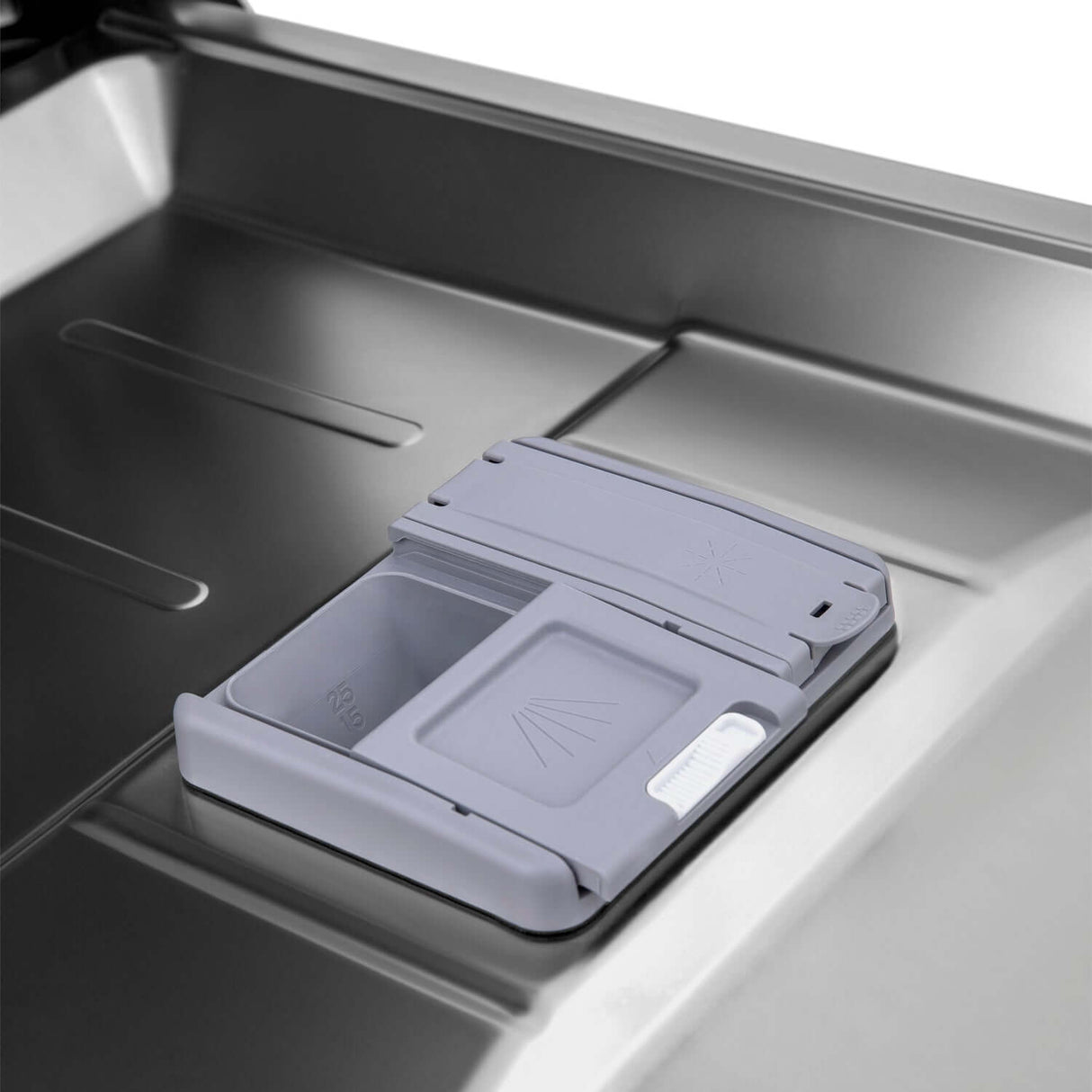ZLINE 18 in. Compact Top Control Dishwasher with Fingerprint Resistant Panel and Traditional Handle, 52dBa (DW-SN-H-18)