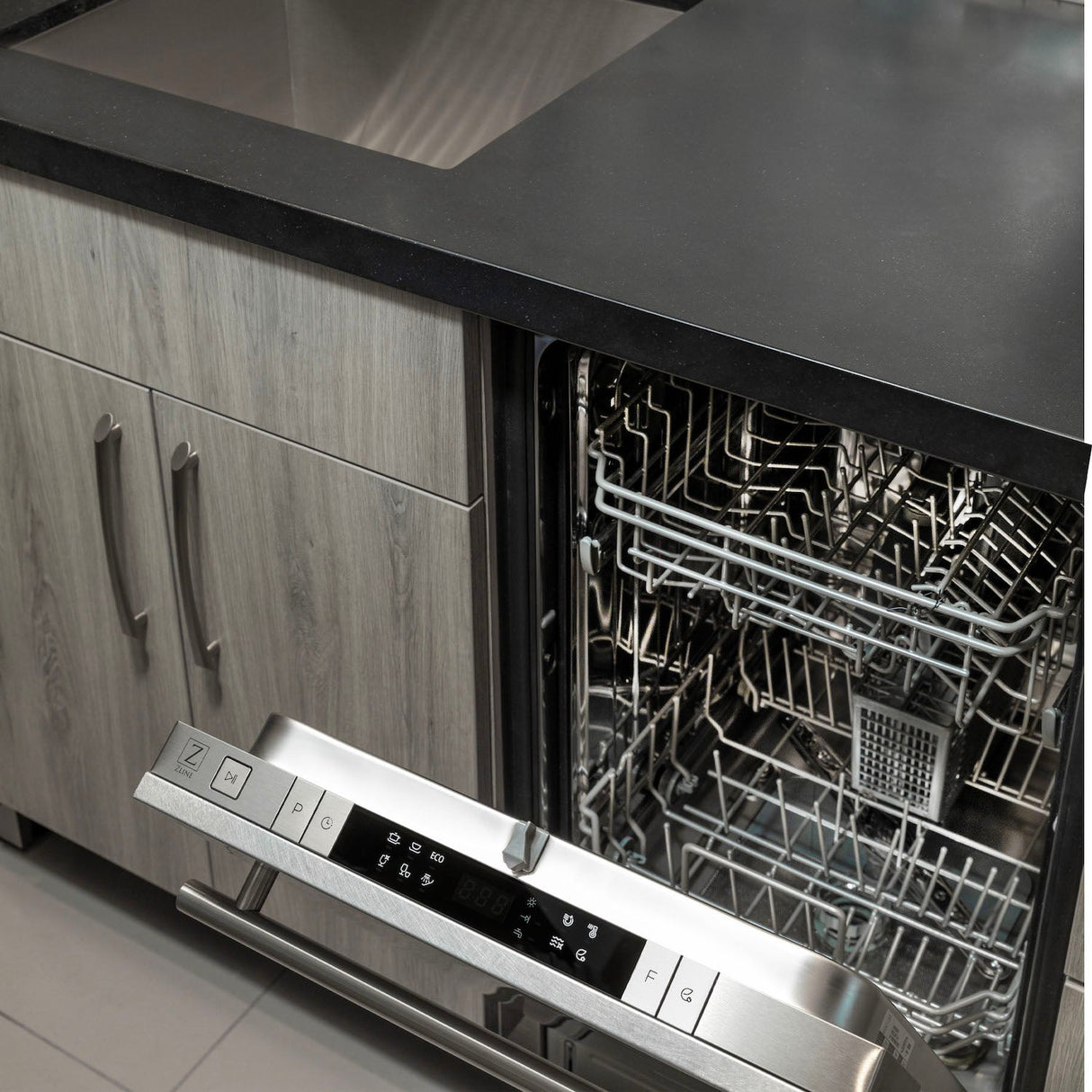 ZLINE 24 in. Top Control Dishwasher in Fingerprint Resistant Stainless Steel and Modern Style Handle, 52dBa (DW-SN-24)