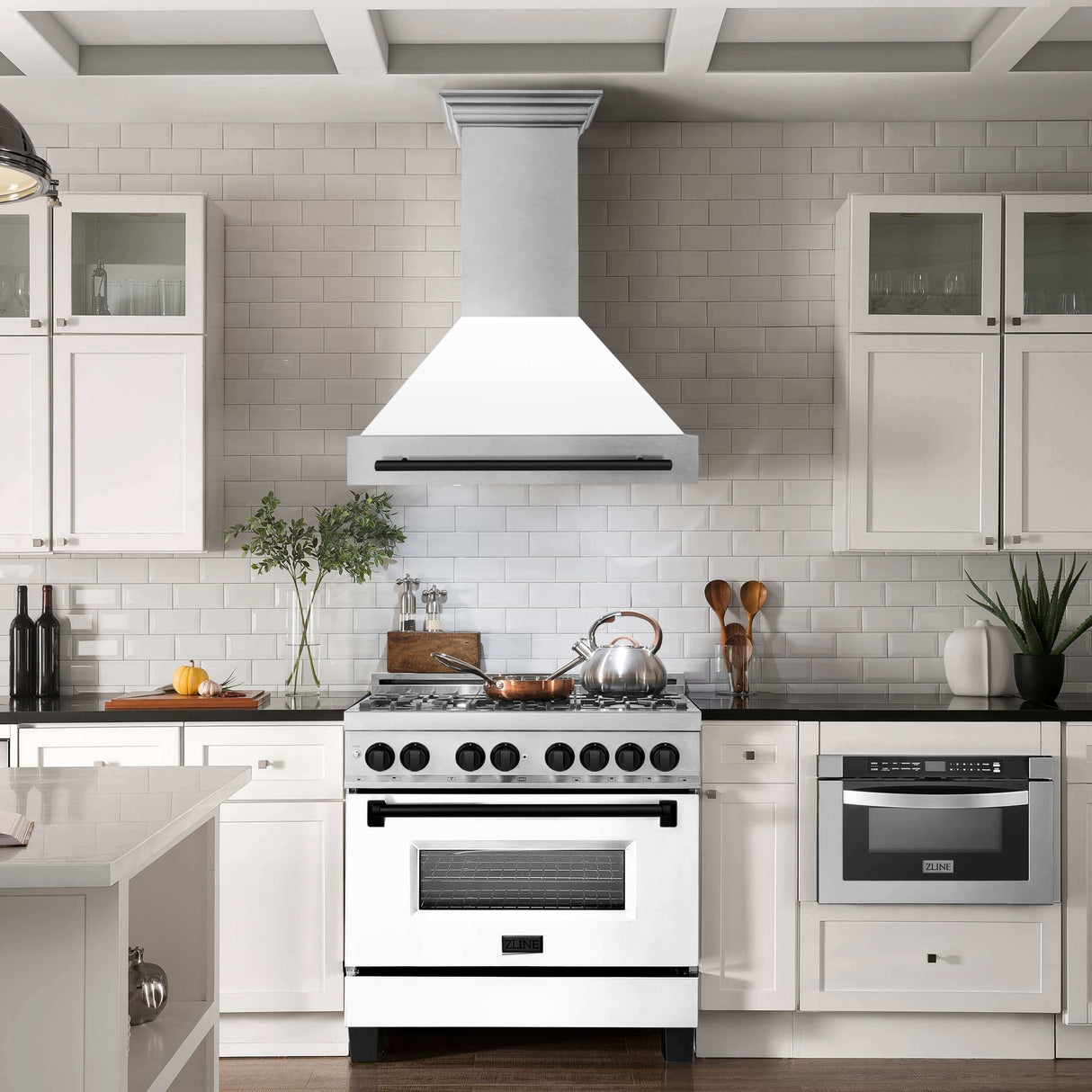 36 in. ZLINE Autograph Edition Fingerprint Resistant Stainless Steel Range Hood with White Matte Shell and Accented Handle (8654SNZ-WM36)